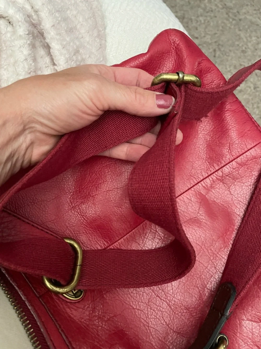 Fossil Women’s red Crossbody Leather Bag with double zip pocket front - Picture 5 of 10
